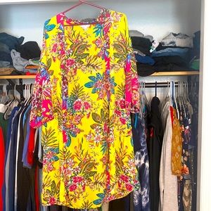 Womens shirt size M (8-10)